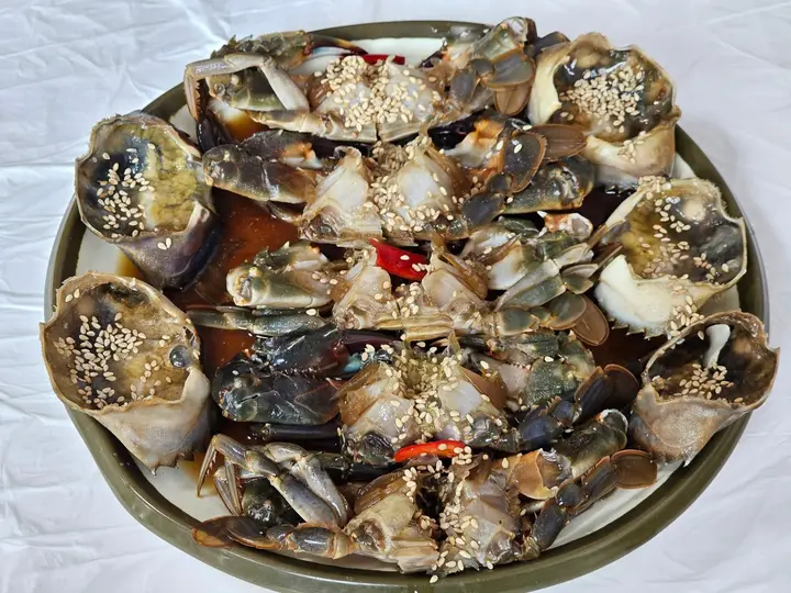 멸치쌈밥 돌게장 만영